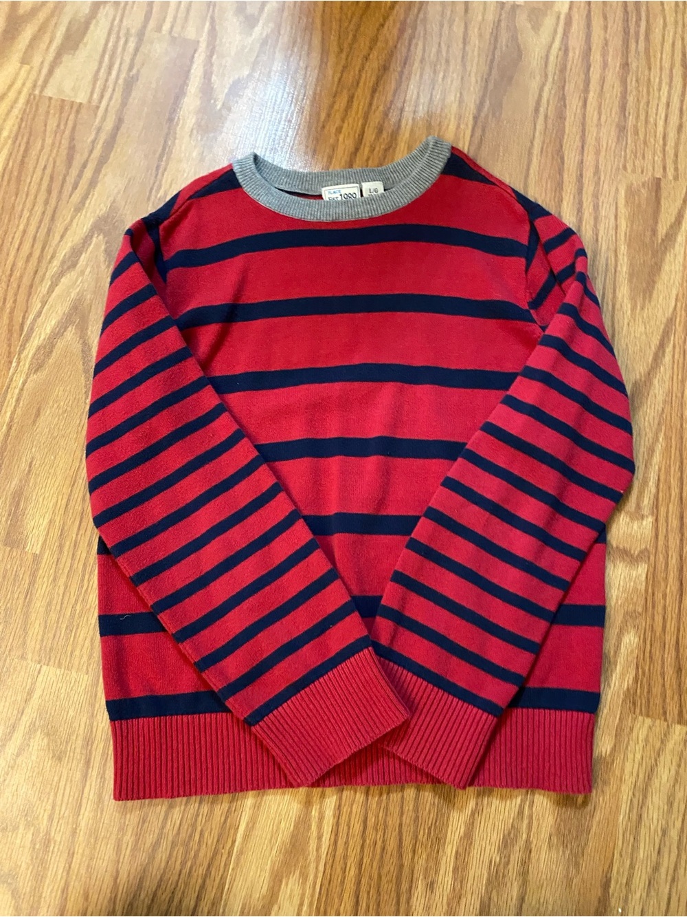 Boys sweater shirt size large 10-12